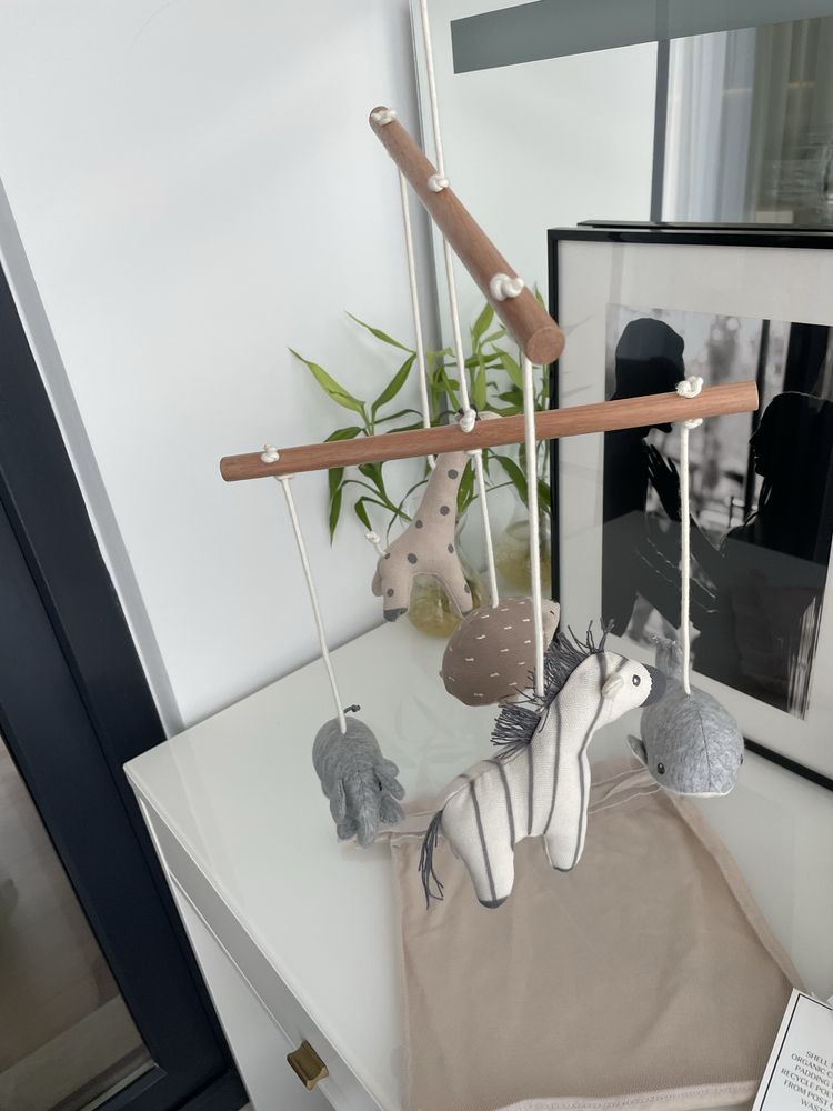 Carusel H&M cu animalute
