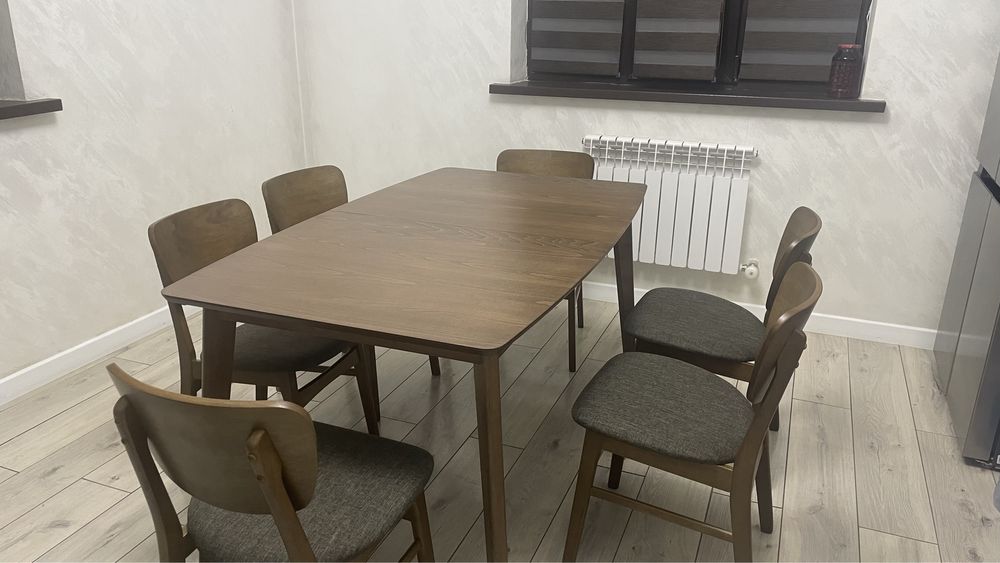 Стол со стульями