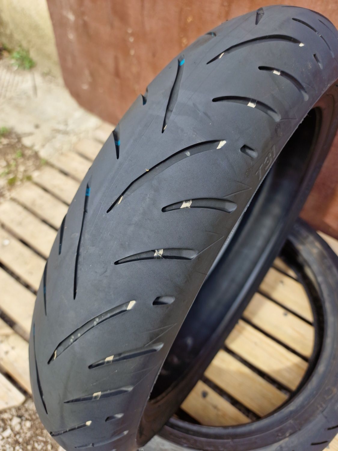 120/70/17 Bridgestone battlax dot 2020