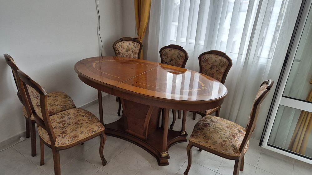 Маса със столове