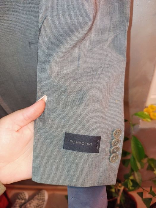 Costum elegant fabricat in Italia