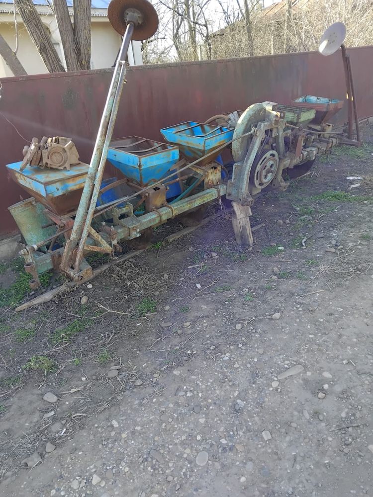 Vând utilaje: tractor U650