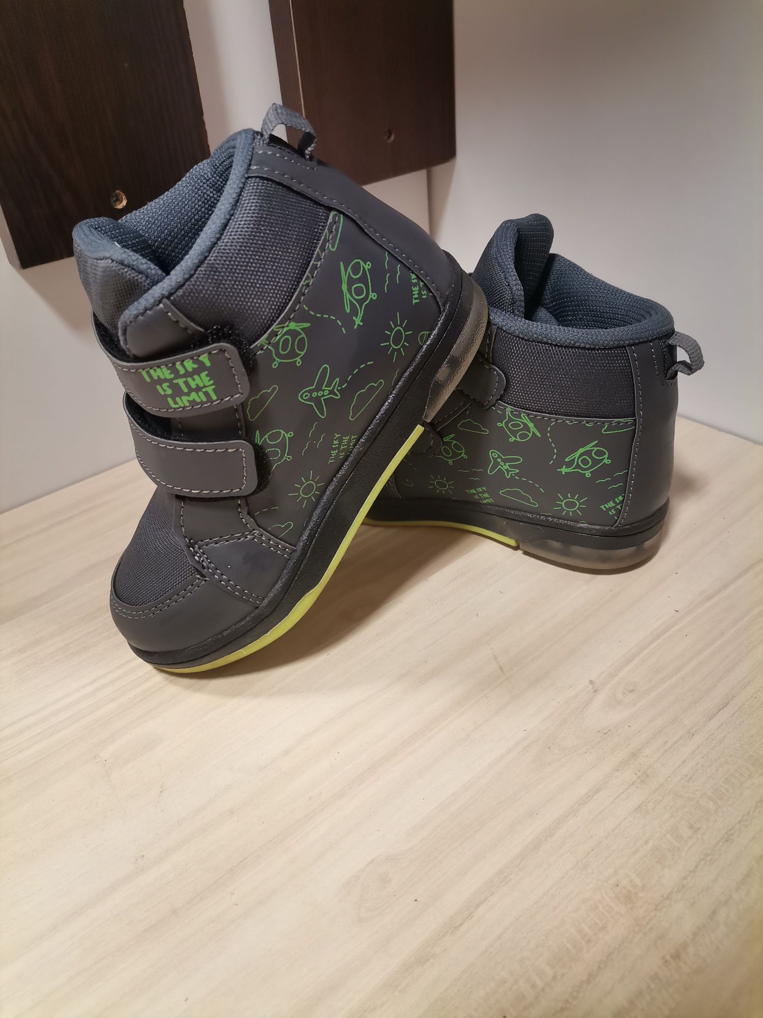 Обувки за момче нови