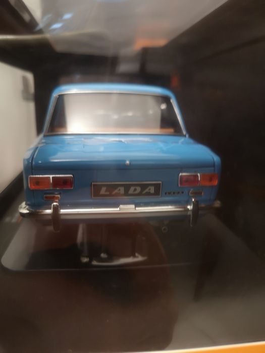 ВАЗ 2101 Жигула 1970 - мащаб 1:18 на IXO