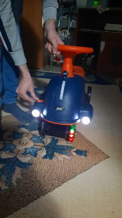 Mașinuța electrică copii