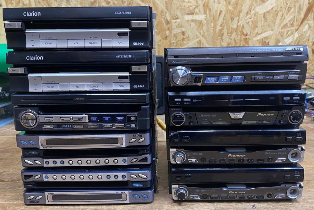 DVD player auto ecran retractabil