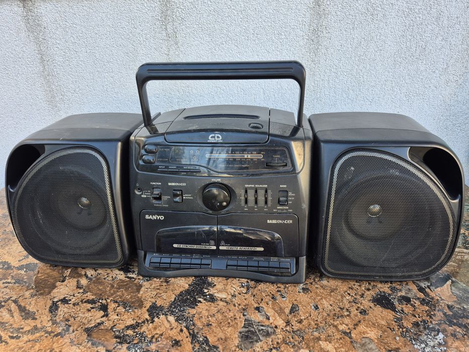 Vând Radio casetofon marca Sanyo model S850 - functional