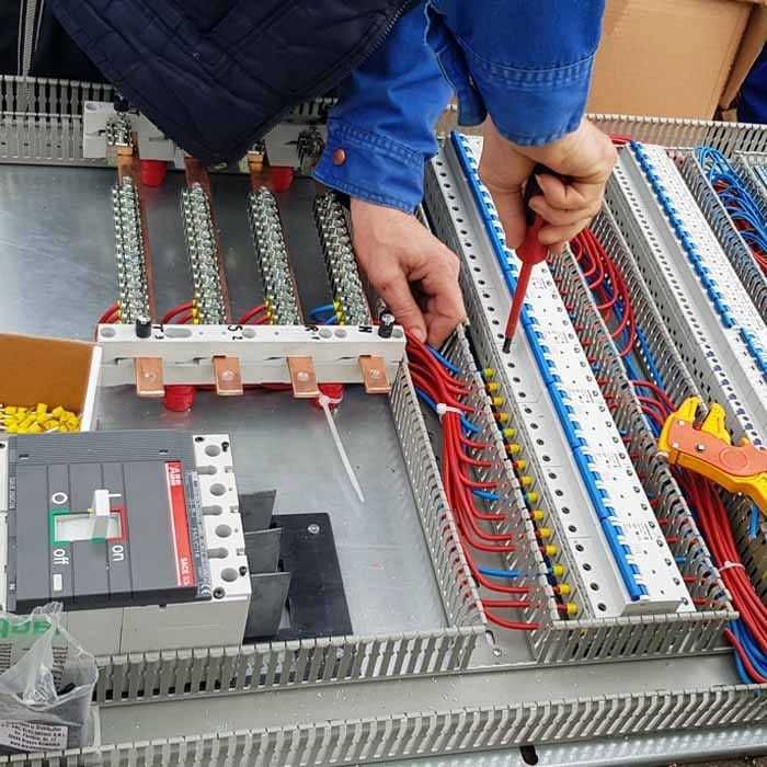 Instalatii electrice, Electrician autorizat, Electrician