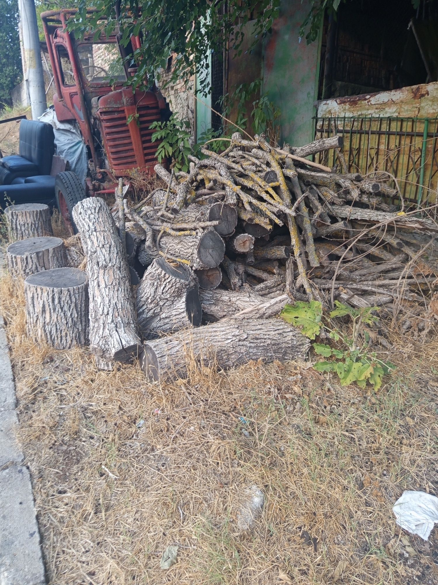Продавам дърва 2 кубика