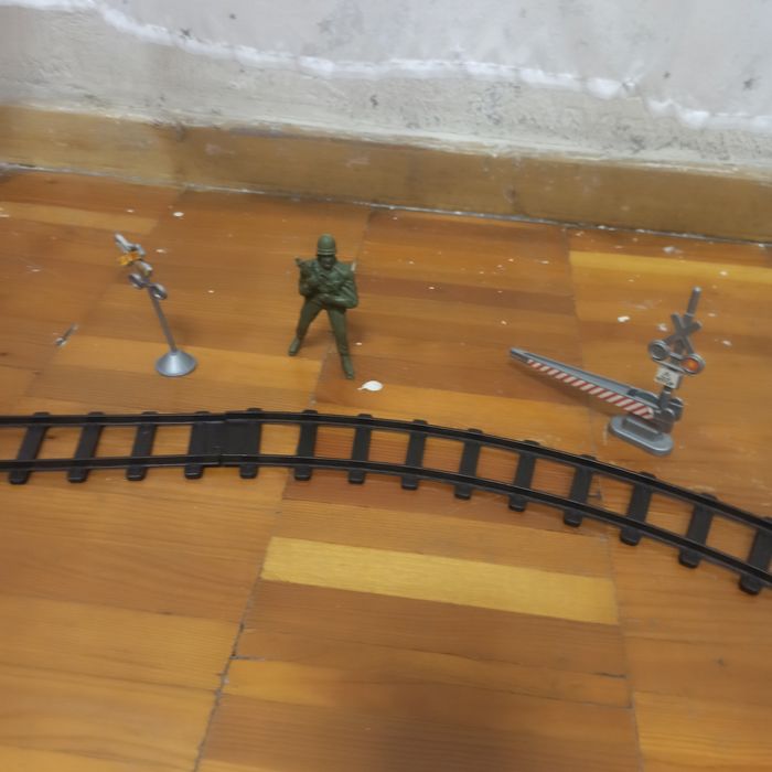 Железная дорога из пластика на батарейках