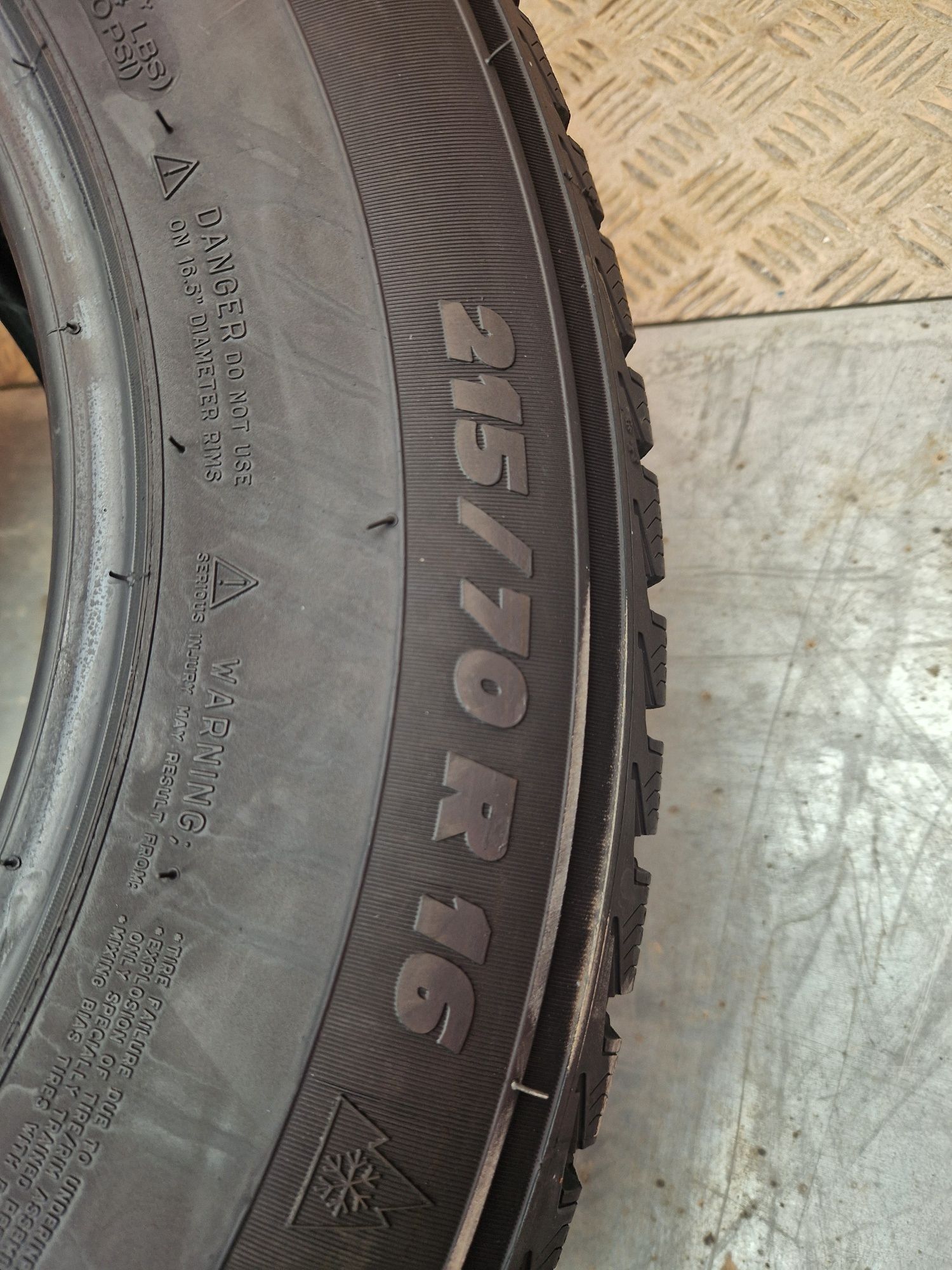 2 Anvelope Michelin 215 70 R16 M+S