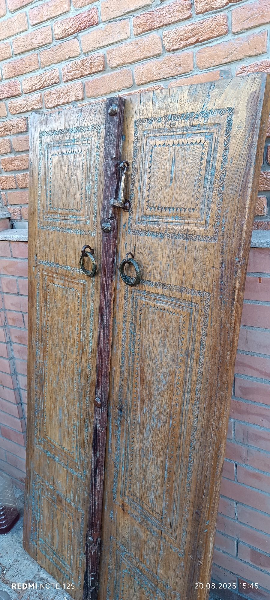 Старинные двери, калитки, ворота из массива карагача.