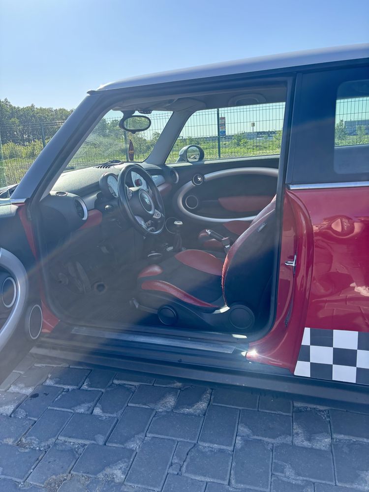 Mini Cooper  R 56  !