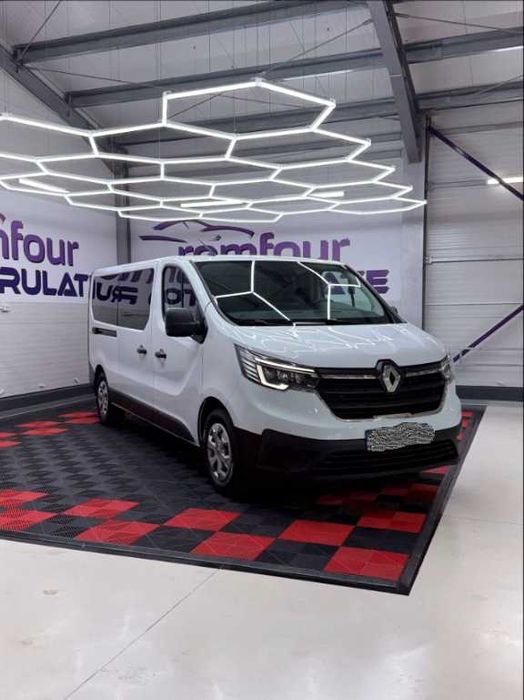 Se vand 2buc/ Renault Trafic 2022
