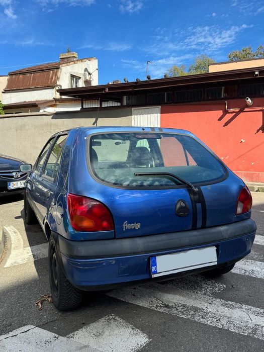 Vând Ford Fiesta 1.3 Benzina din 2001