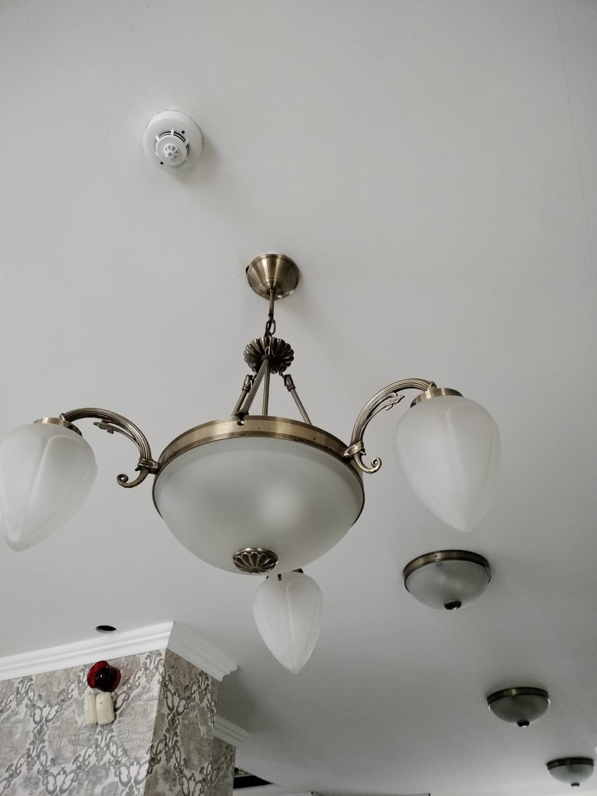 Lustre si aplici de vanzare
