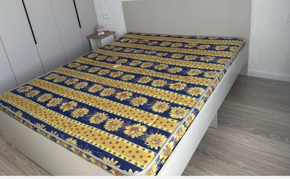 Двуспальная кровать