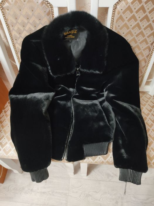 Красивая новая короткая  дублёнка, мутон с норкой.