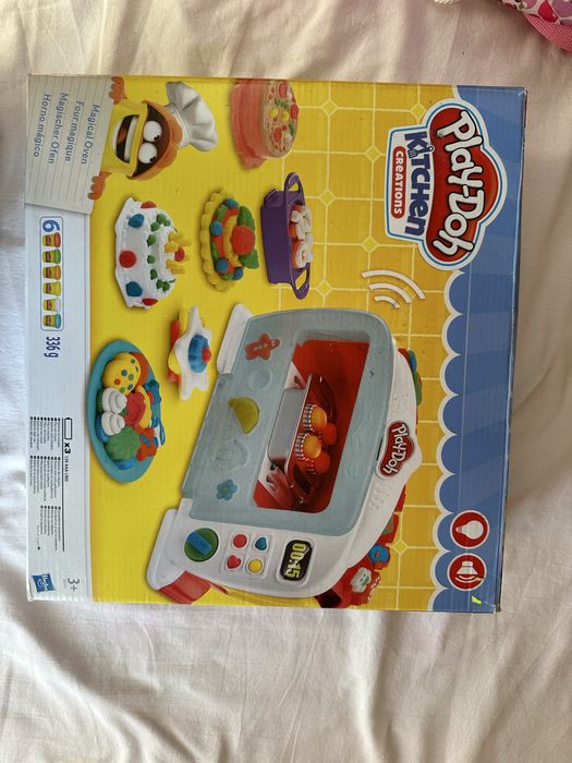 Играчки: легло за кукла, докторски комплект, кукла, PlayDoch пластелин