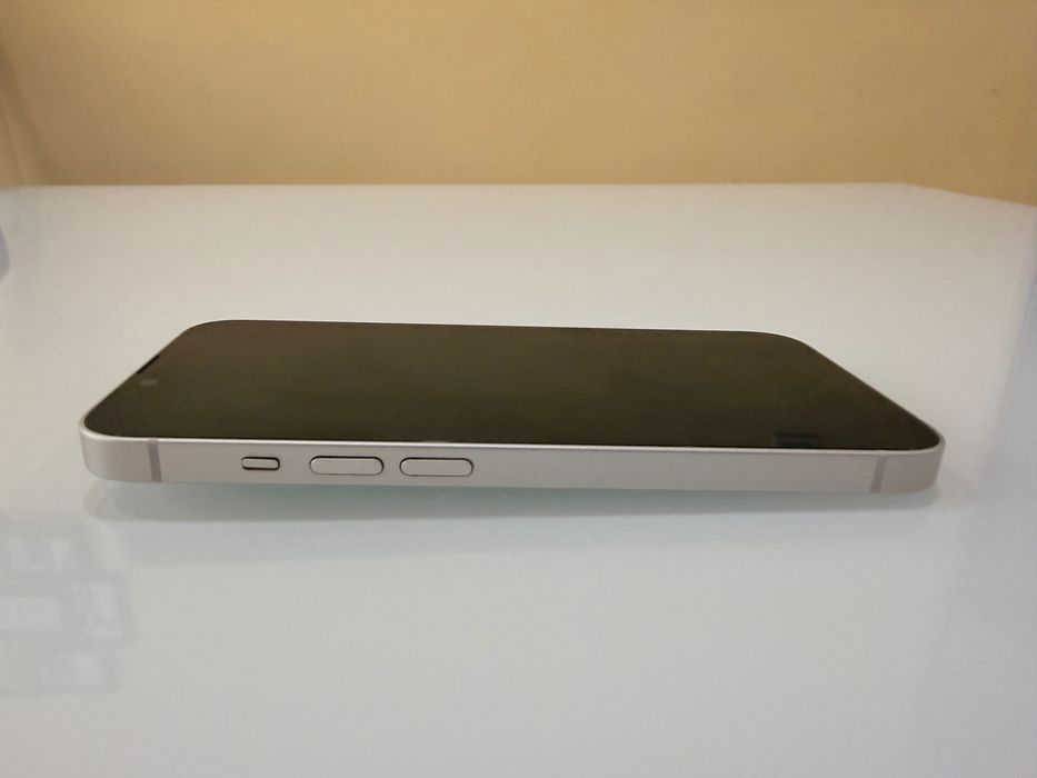 iPhone 14 256GB Бял + слушалки