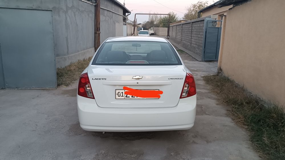 Автомобиль Lacetti