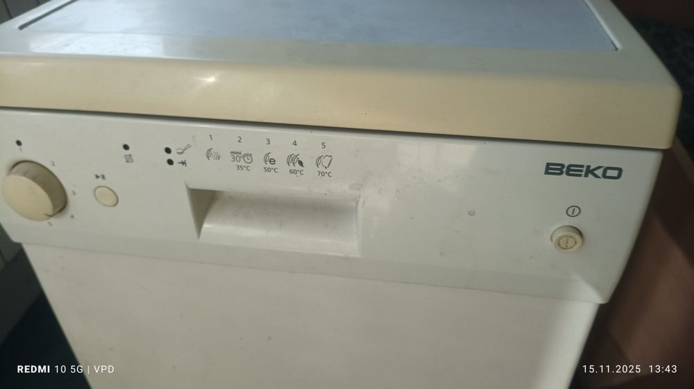 Тясна съдомиялна BEKO