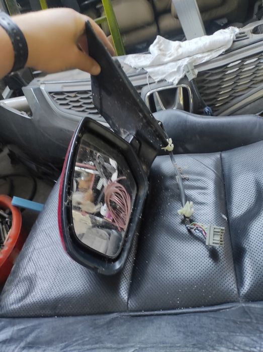 Огледала от Сивик 9