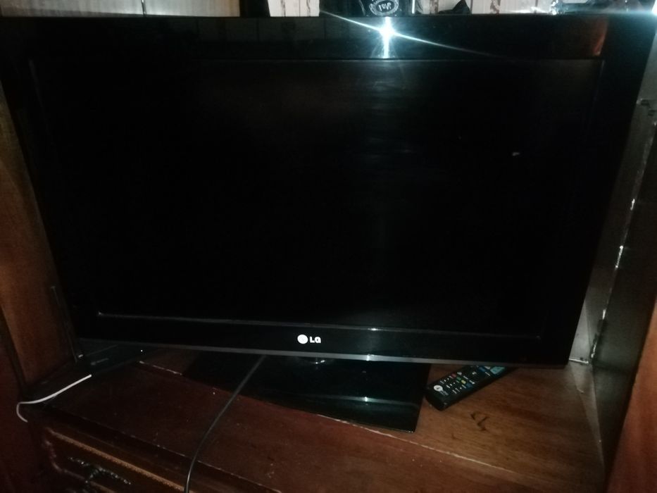 Телевизор LG 32 lk330 б/у в хорошем состоянии 20000