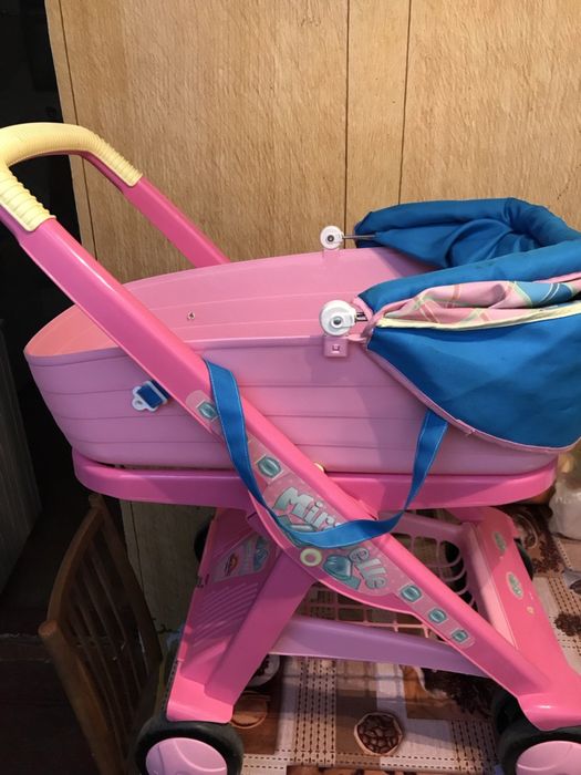 Игрушечная коляска для кукол