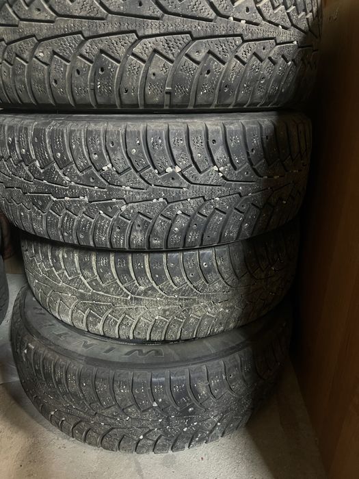 Зимние шины 215/65/16