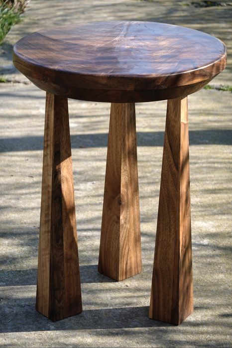 Scaun din lemn masiv de nuc