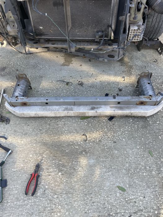 Греда предна броня тойота авенсис т27