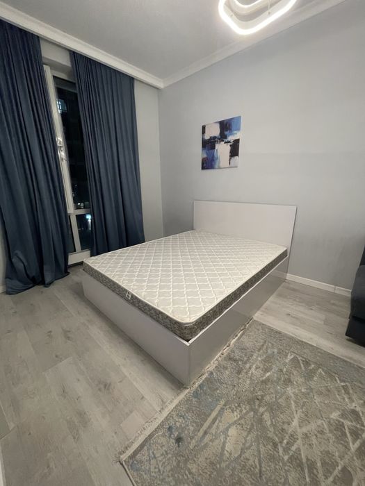 Кровать с матрасом 180-200 в хорошем состоянии