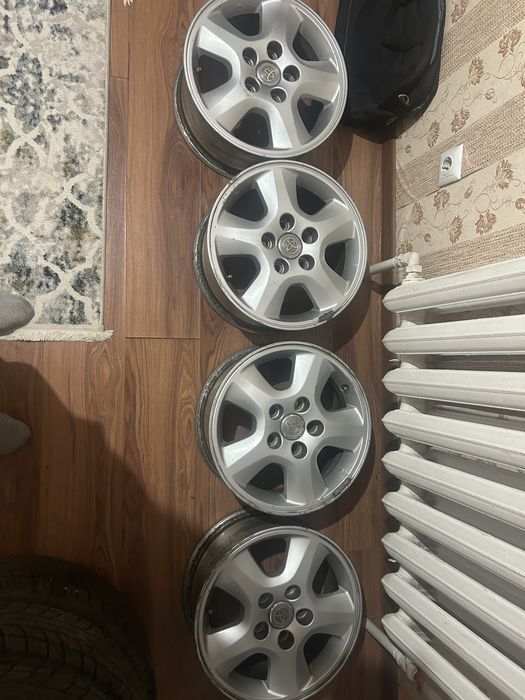 Диски r15 toyota вместе с шинами за 140тыс