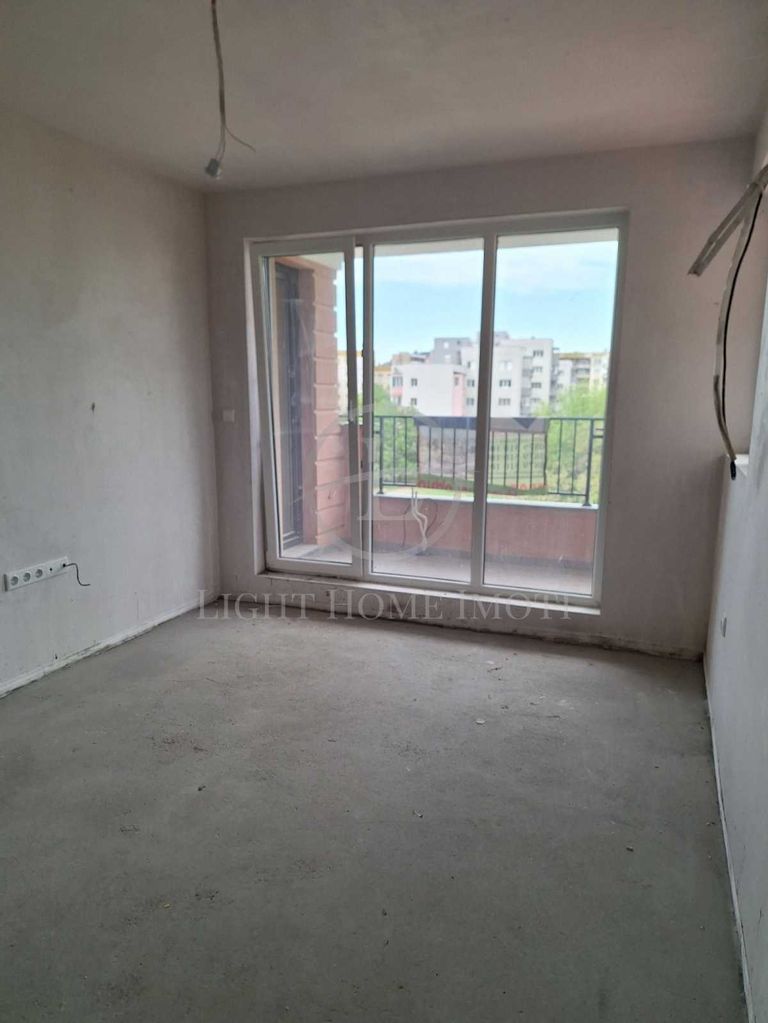 Продава се Тристаен апартамент в Пловдив, Остромила - 90 кв.м за 1267 €/кв.м - Снимка #2