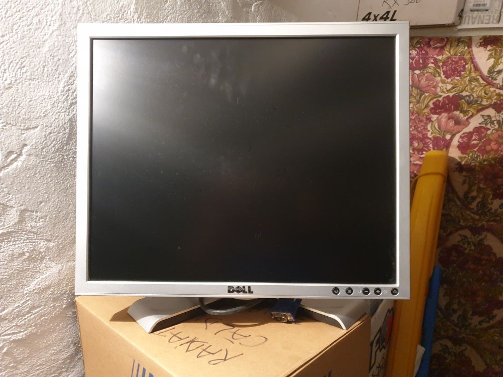 Monitor Dell in stare foarte bună de funcționare.