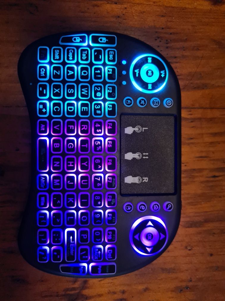 Tastatura iluminata wireless USB, reincarcabil