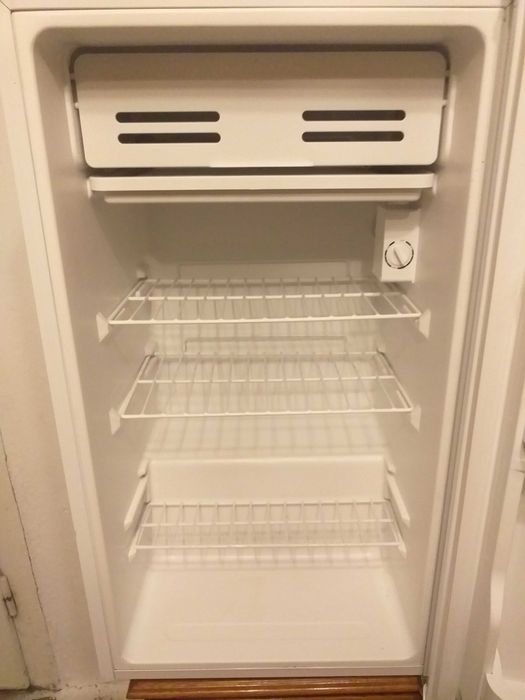 Frigider Vivax NOU , funcționare ireproșabilă, nefolosit , 93 litri