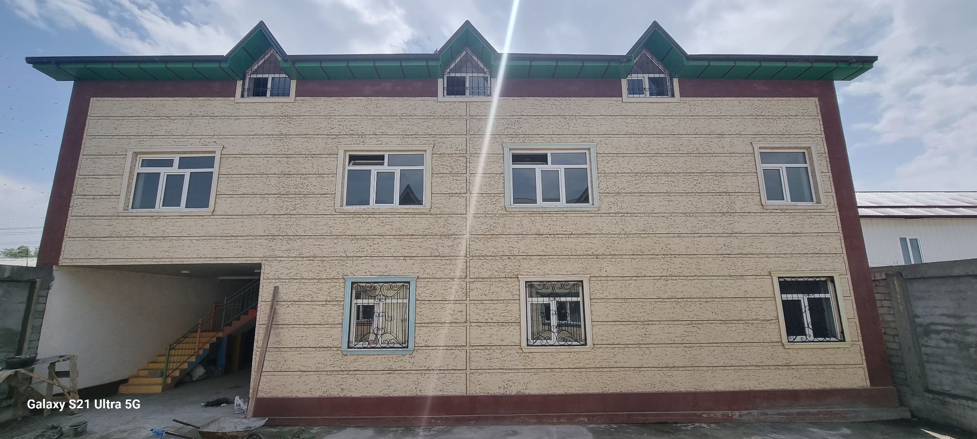 Уй сотилади (богча сифатида фойдаланиш учун курилган).