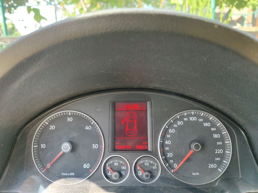 VW Jetta 2.0 tdi 136 PS Кожа
