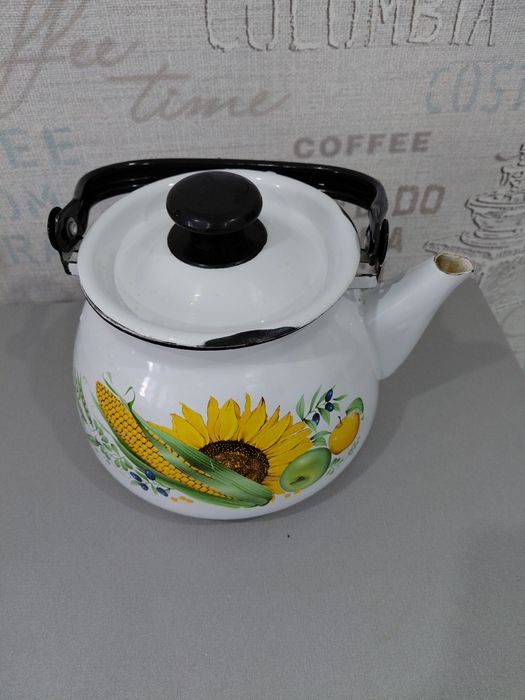 Продам чайник эмалированный.
