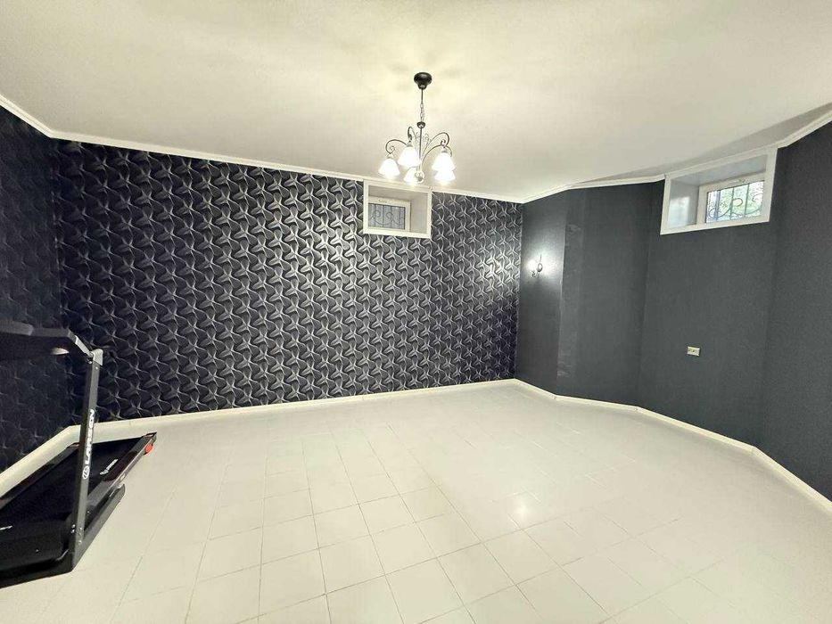 Продается  коттедж в центре города. Можно под коммерцию