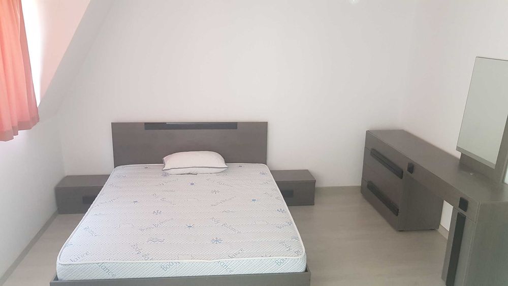 Тристаен Апартамент на Александровска