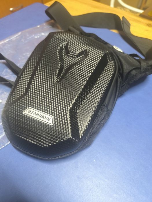 Geantă practică pentru picior, model sport, ideală pentru motocicliști