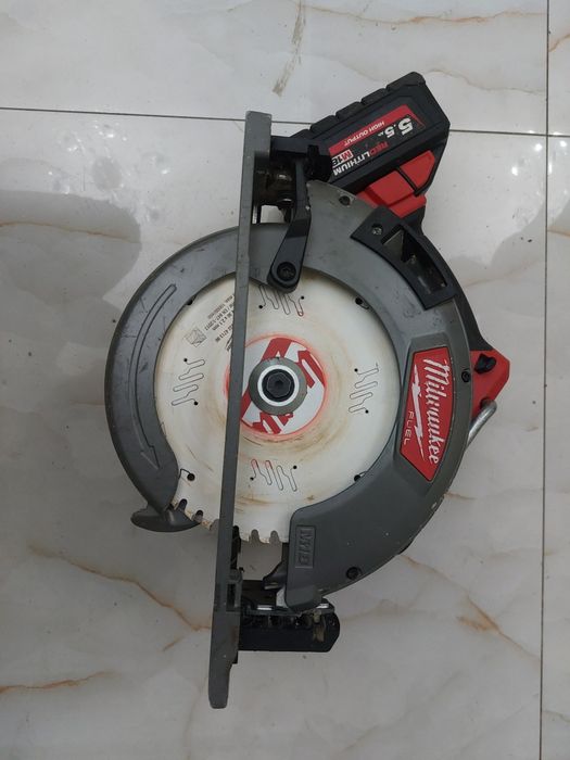 Circular milwaukee m18 fcsg66