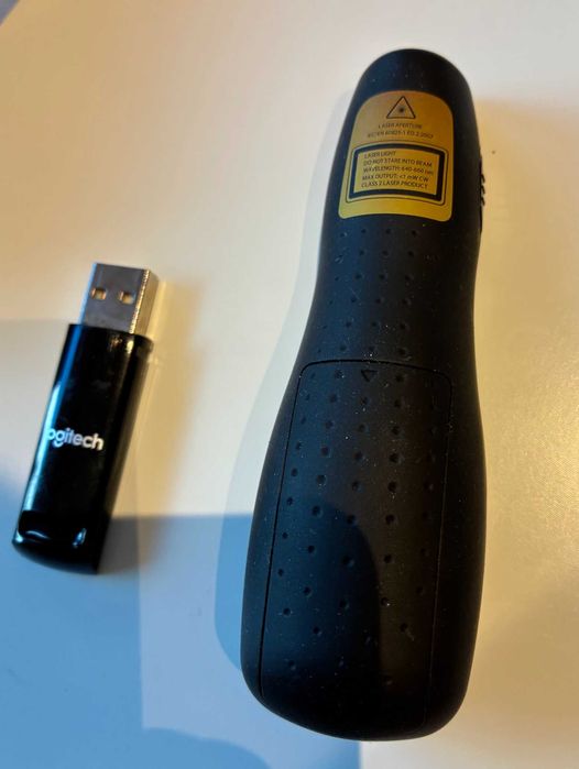 Лазерна показалка Logitech R400 Wireless Laser Presenter
