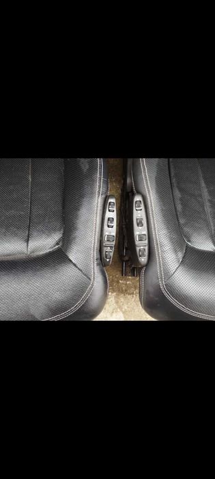 Два салона на Mercedes CLS W218 Перфектни