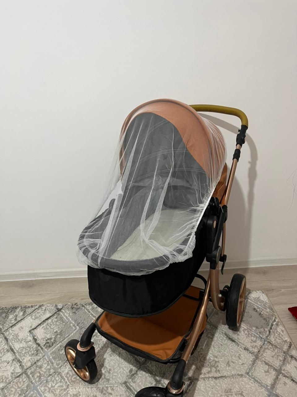 Коляска почти новая