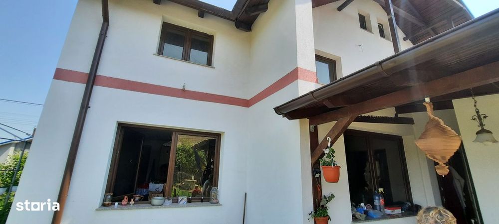 Case aproape de strada, in Catamarasti Deal