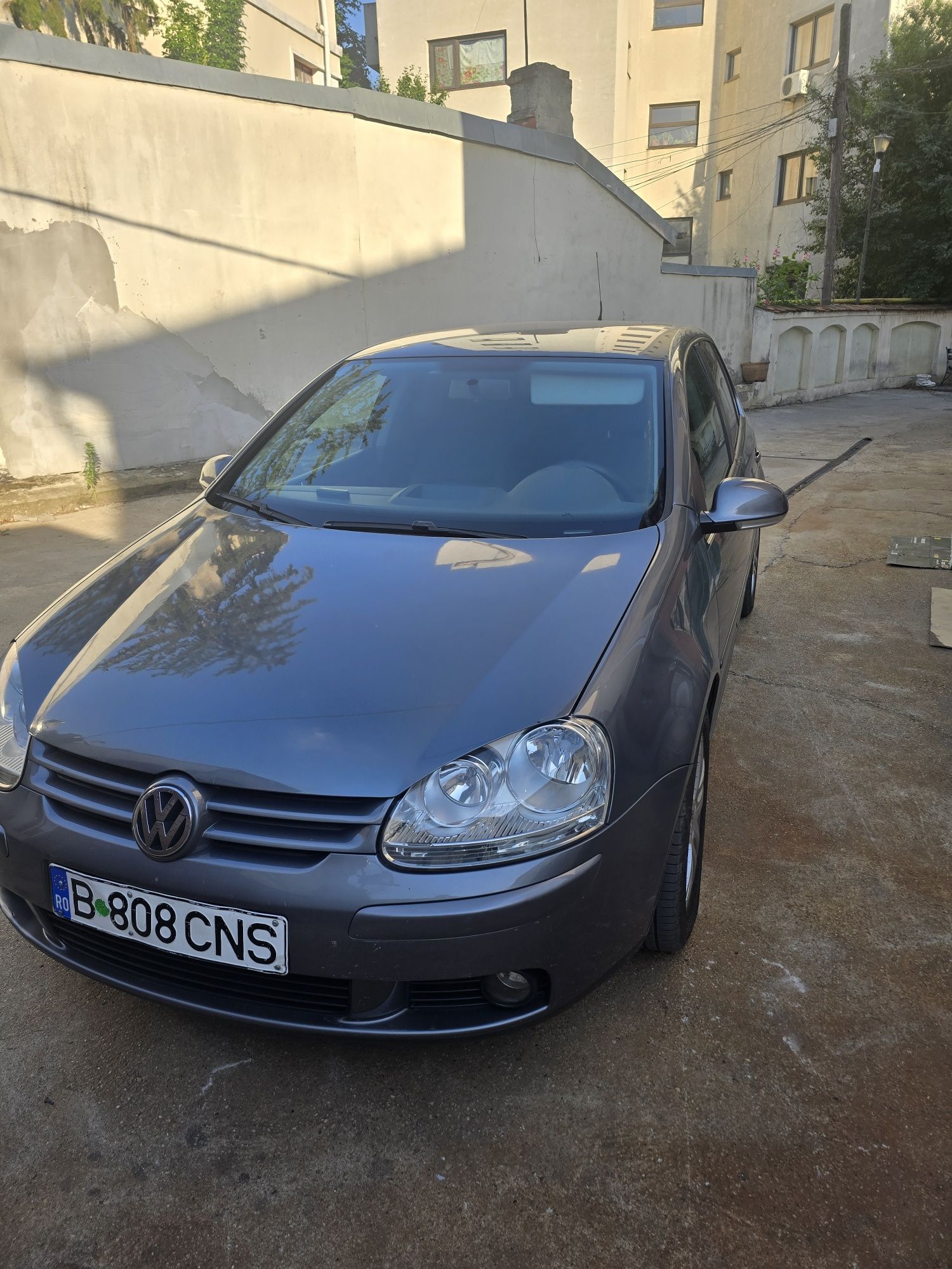 Vând VW Golf 5 - An 2008 - Benzină 1.6 + GPL 280000km
